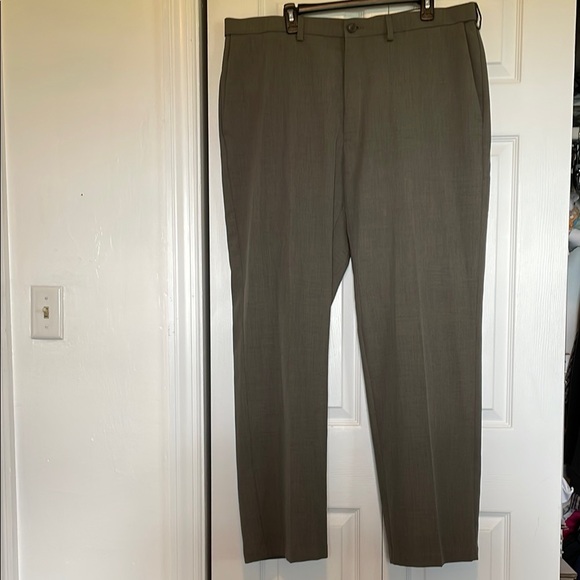 Men's 40x32 Haggar Classic fit Cool 18 flat front Olive/Tan Dress Pants pockets - Picture 2 of 10